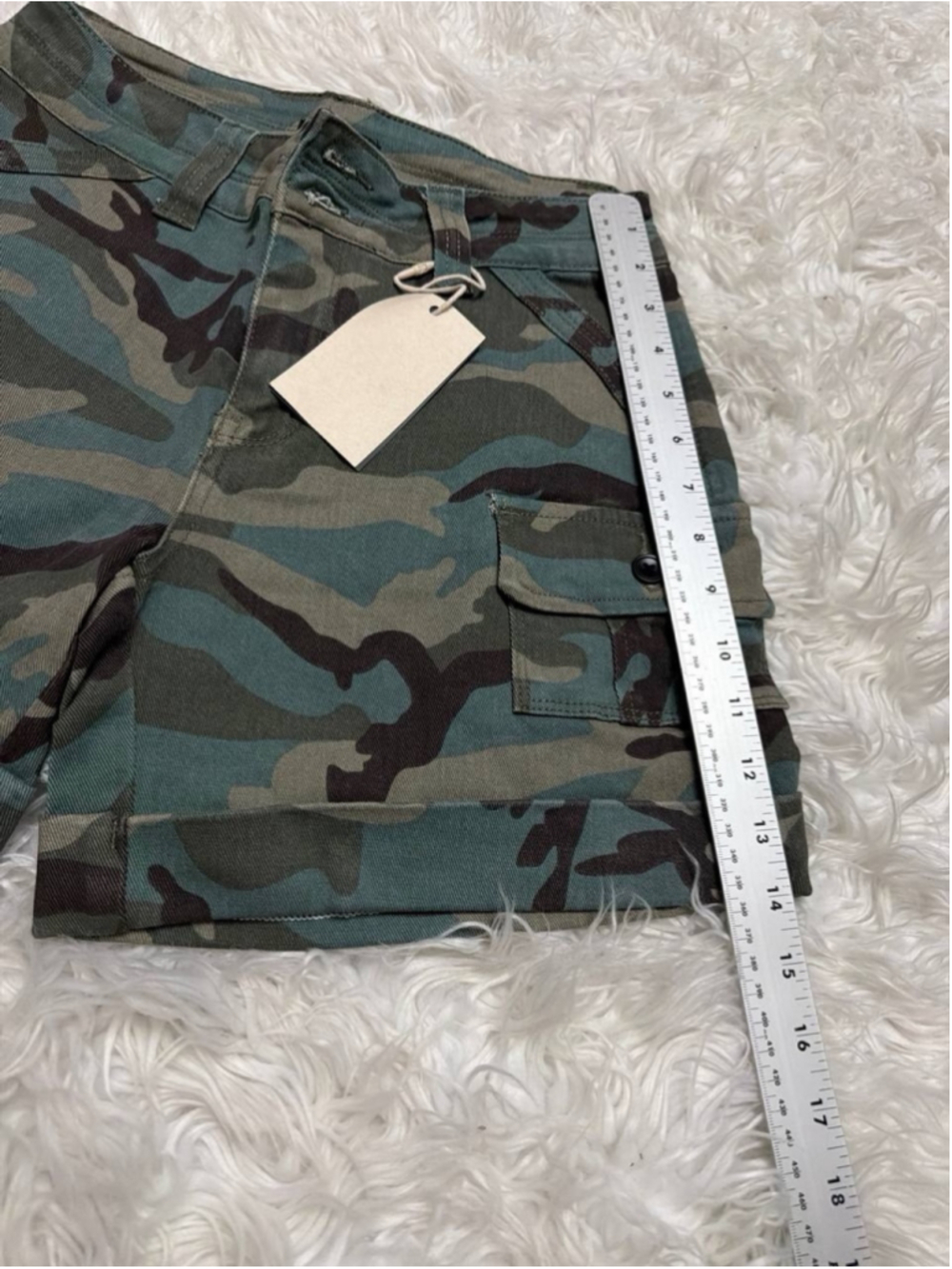 Flamingals Camo Print Roll Hem Flap Pocket Mid Rise Cargo Shorts Small - Picture 3 of 4